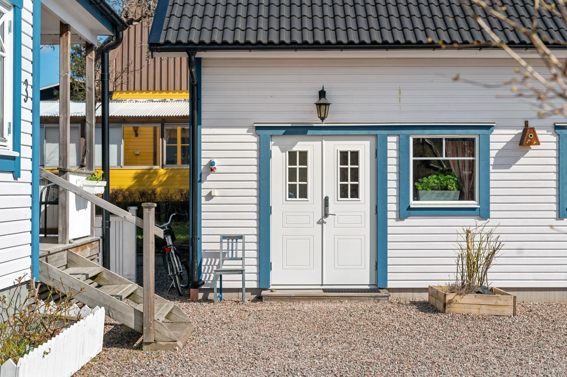 Otroligt charmig fastighet med gårdskänsla och flera boenden