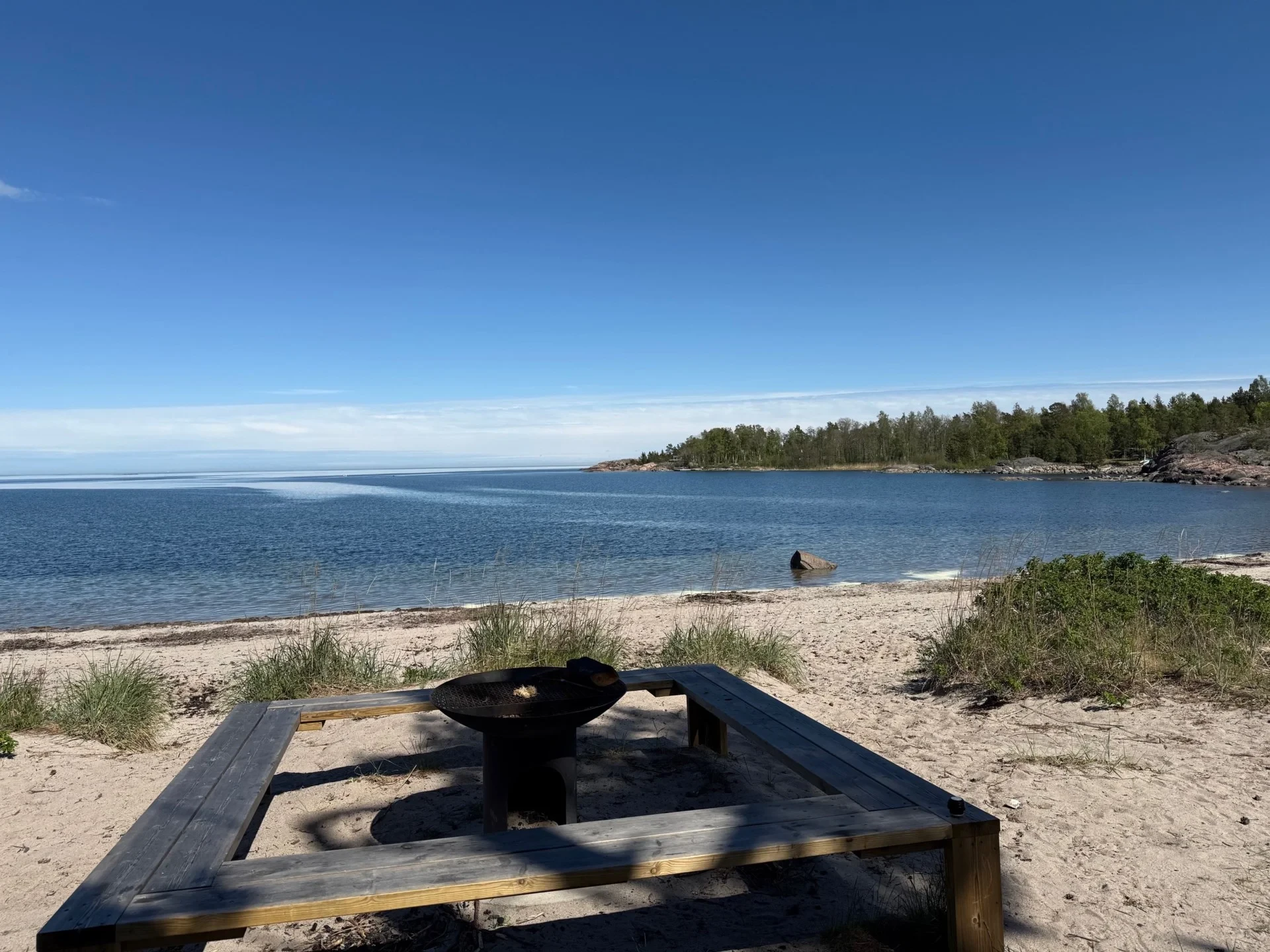 1½-plansfritidshus med absolut närhet till sandstrand och bad!