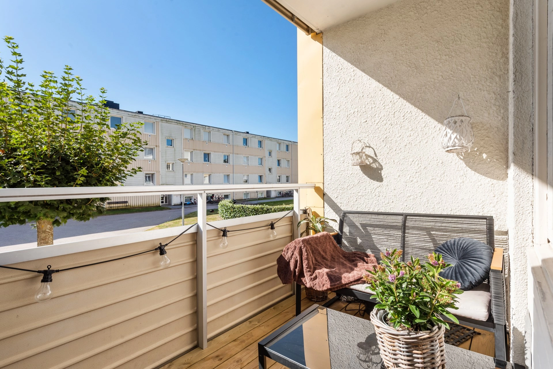 Helrenoverad gavelfyra i hemtrevligt område, beläget en halvtrappa upp!