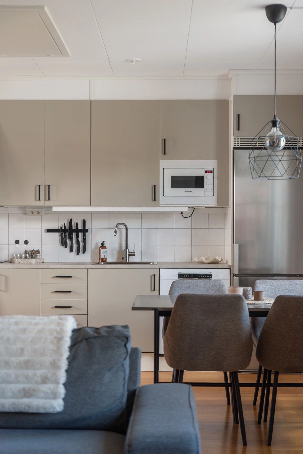 Modern och trivsam tvåa i Färsna med balkong i väster