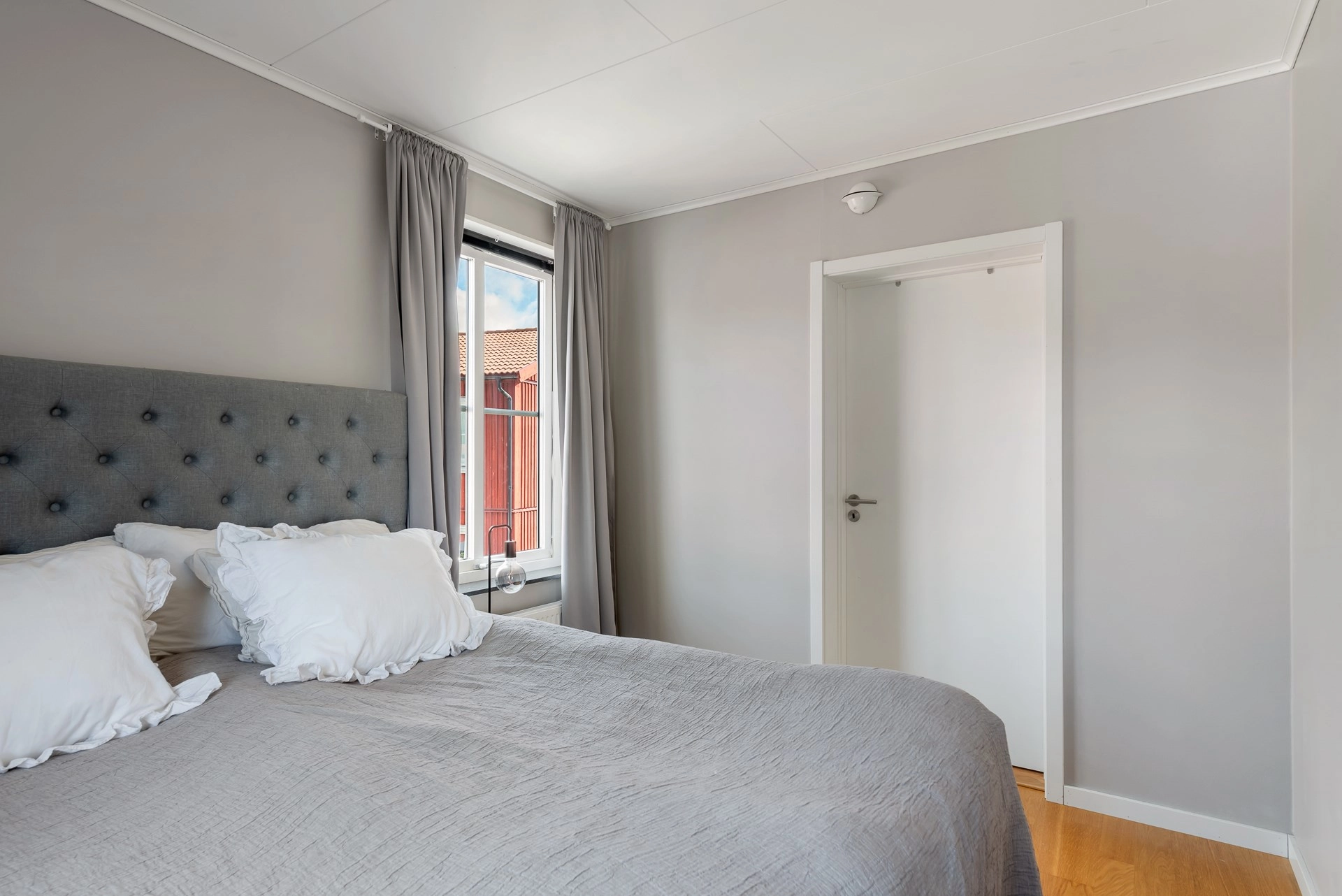 Modern och trivsam tvåa i Färsna med balkong i väster