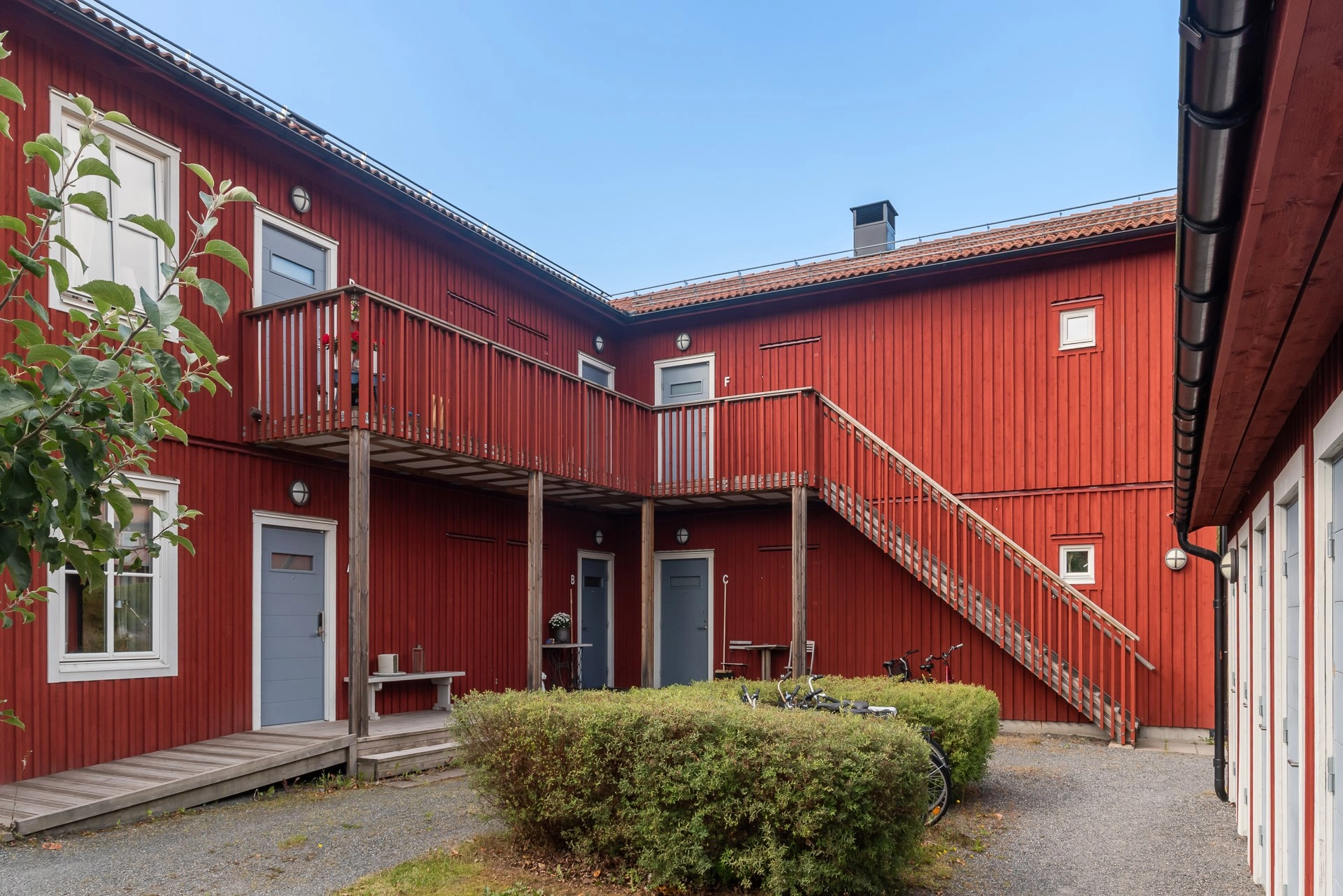 Modern och trivsam tvåa i Färsna med balkong i väster