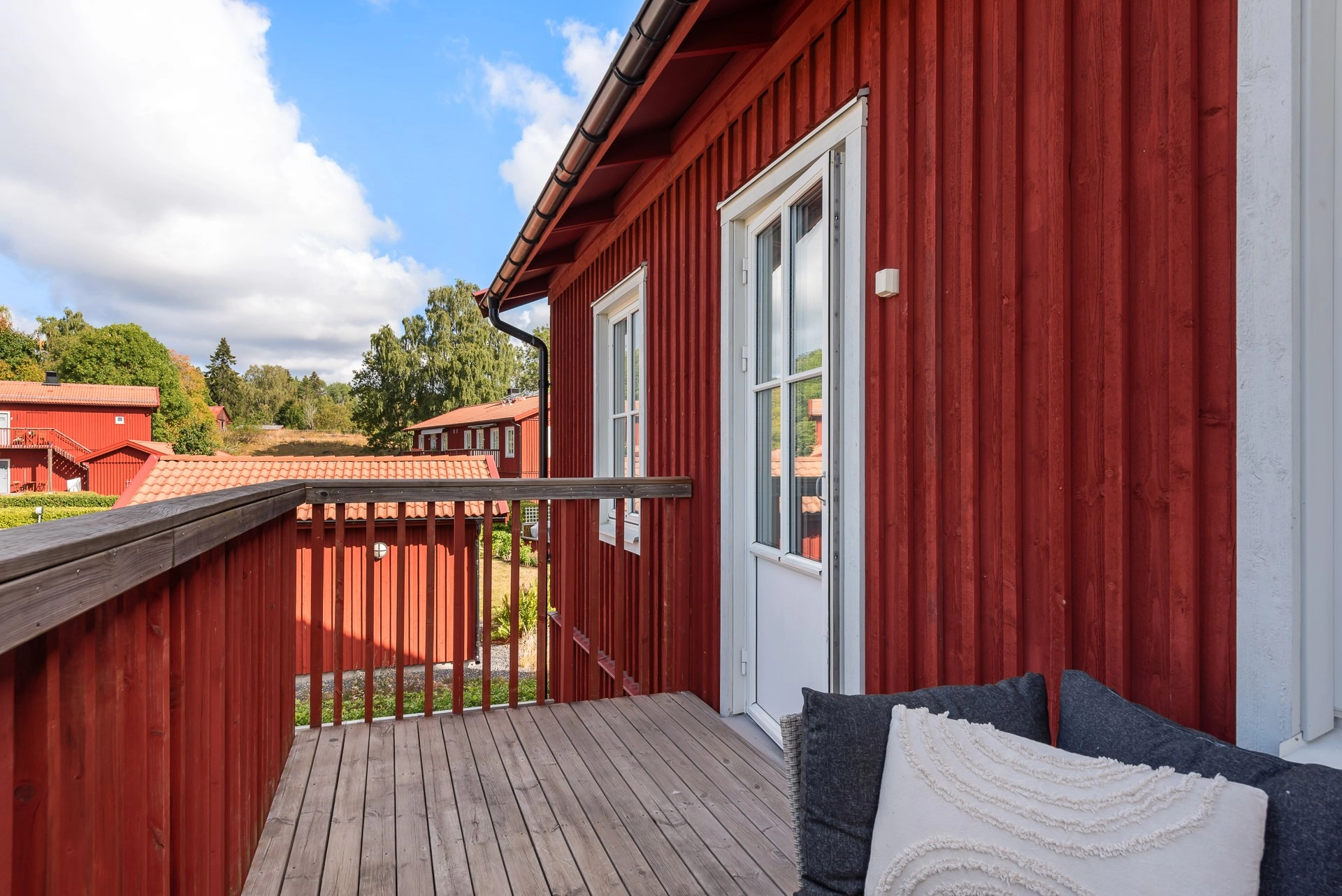 Modern och trivsam tvåa i Färsna med balkong i väster