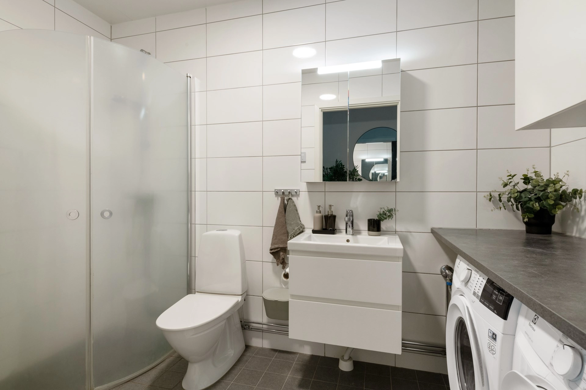 Modernt New Englad-radhus där det mesta ingår i avgiften!