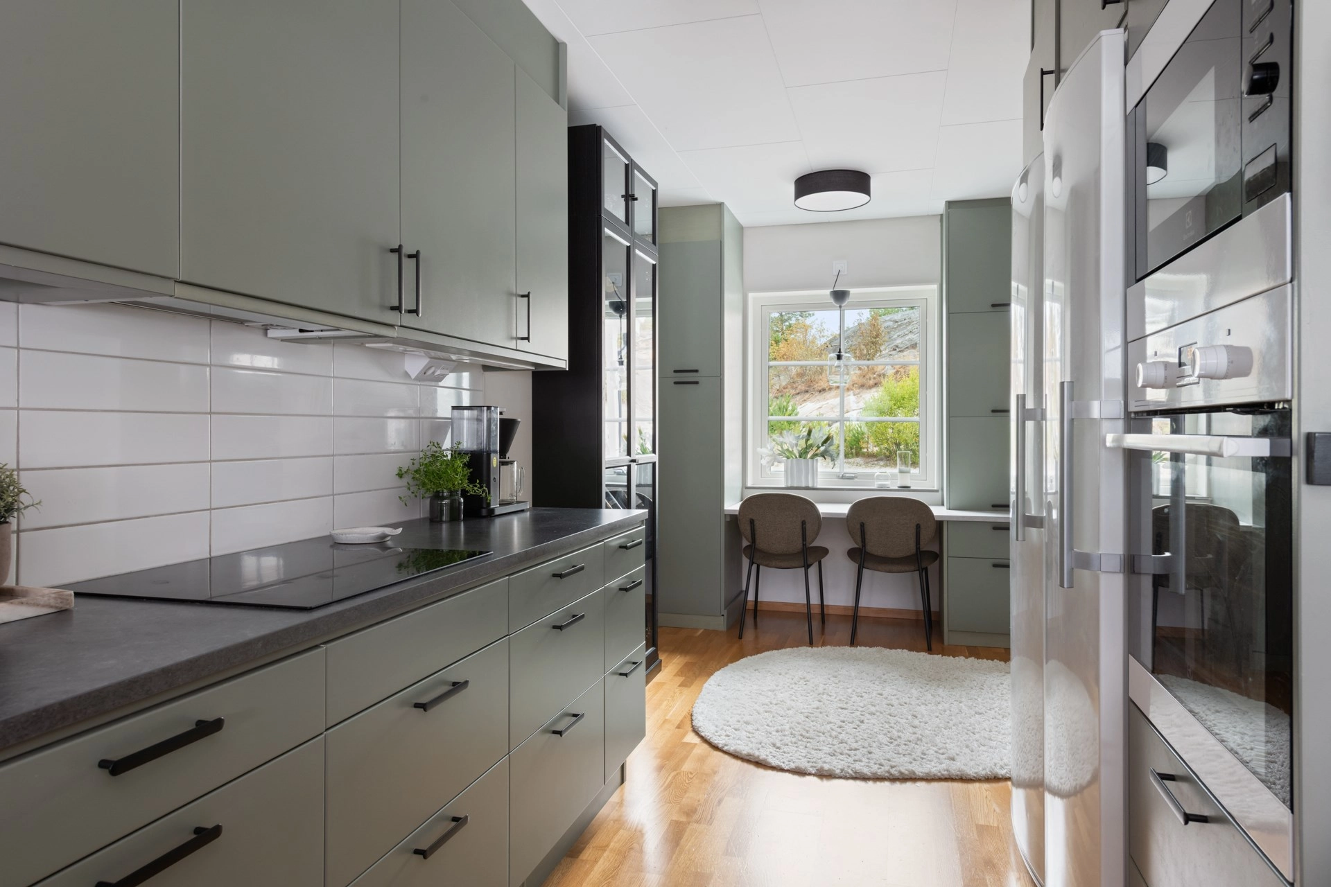 Modernt New Englad-radhus där det mesta ingår i avgiften!