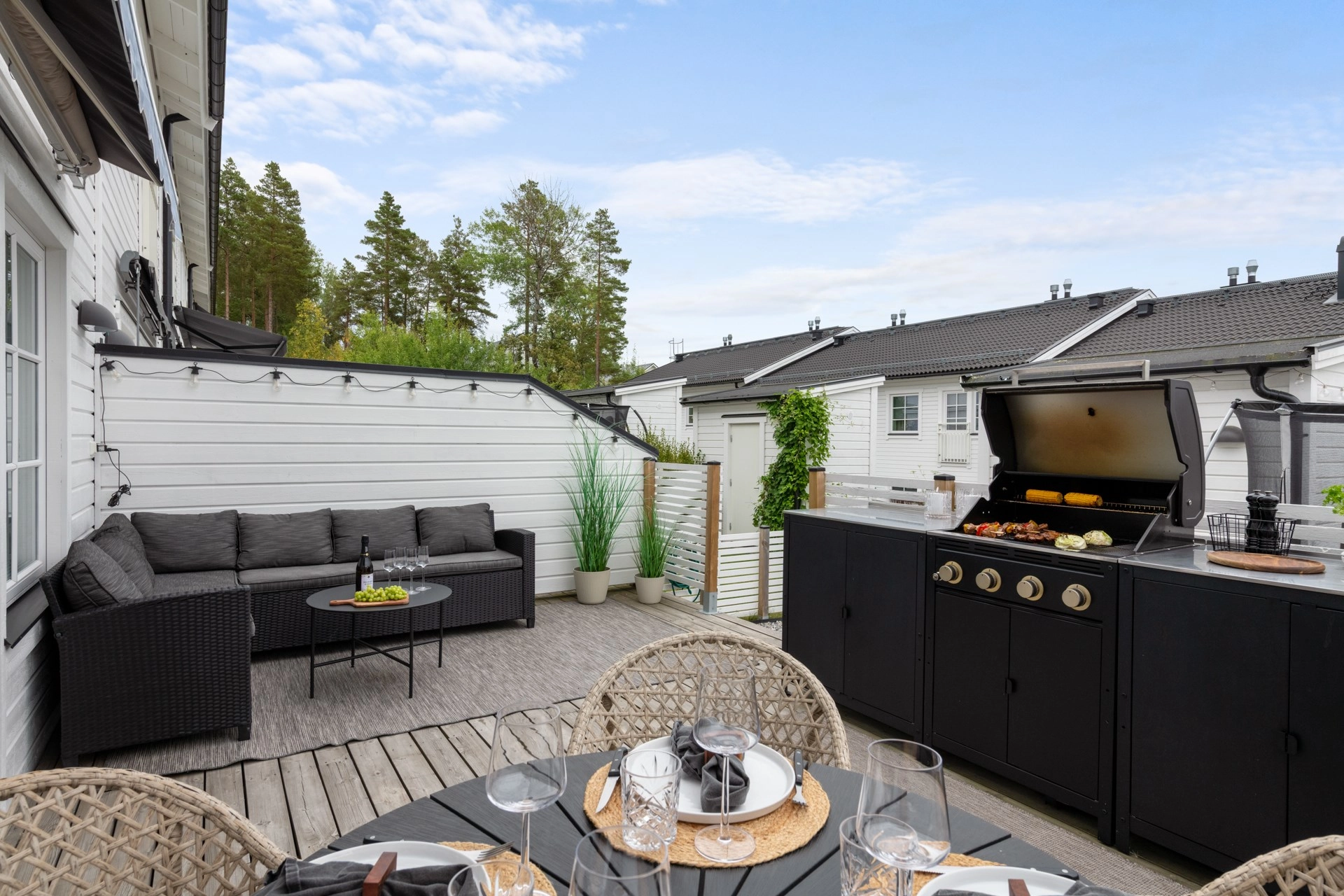 Modernt New Englad-radhus där det mesta ingår i avgiften!