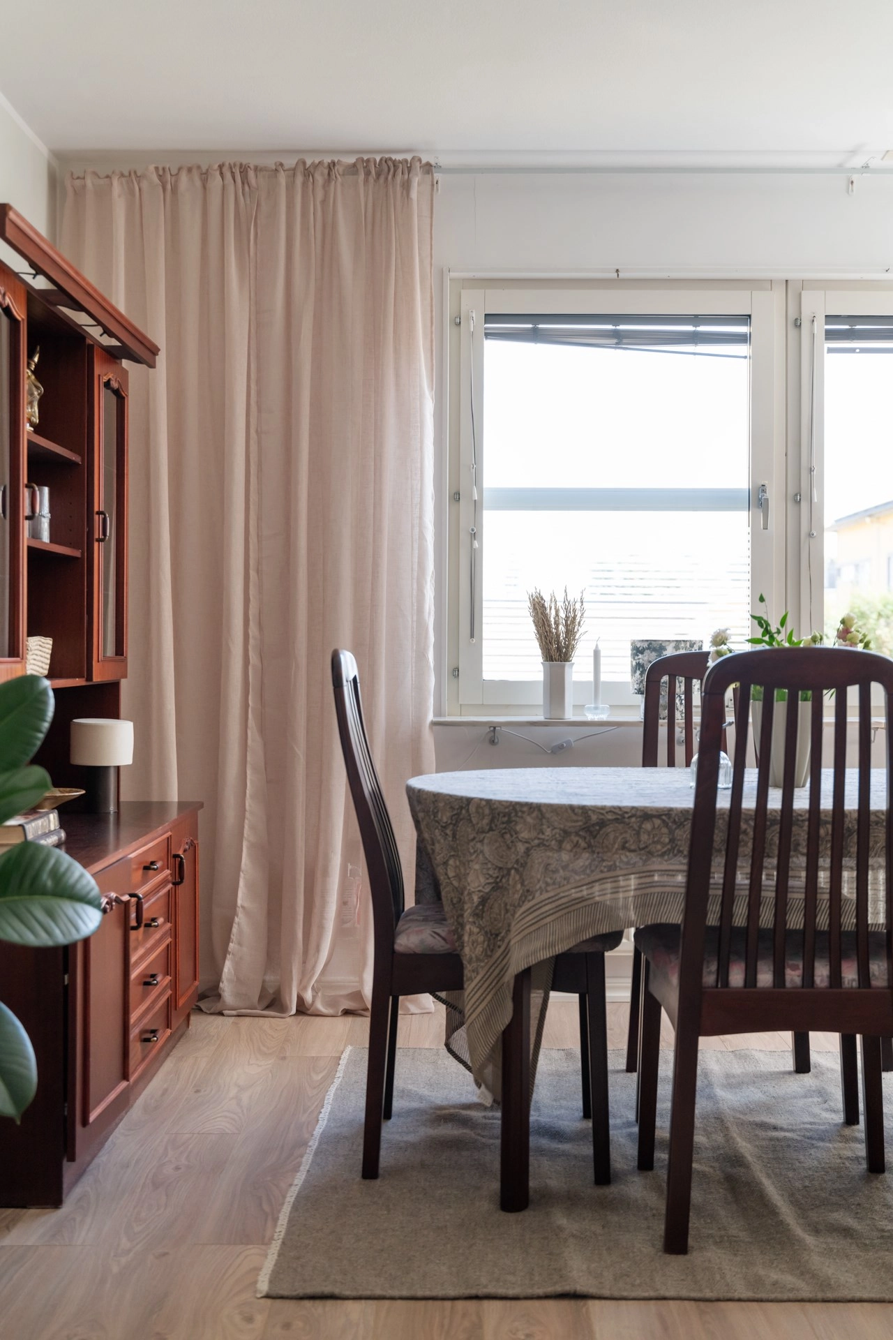 Lägenhet med radhuskänsla och stor uteplats i sydväst!