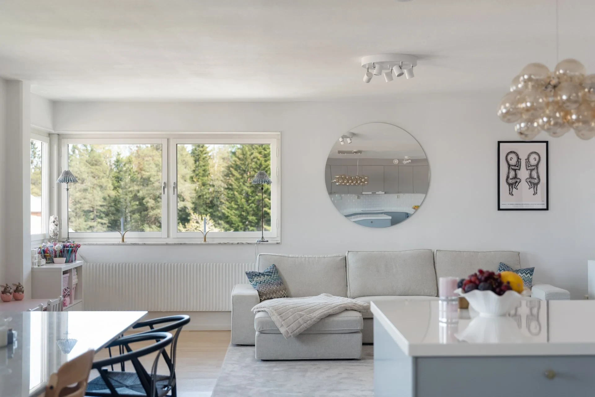 Elegant renoverad fyra med öppen planlösning i eftertraktade Brf Gjutaren