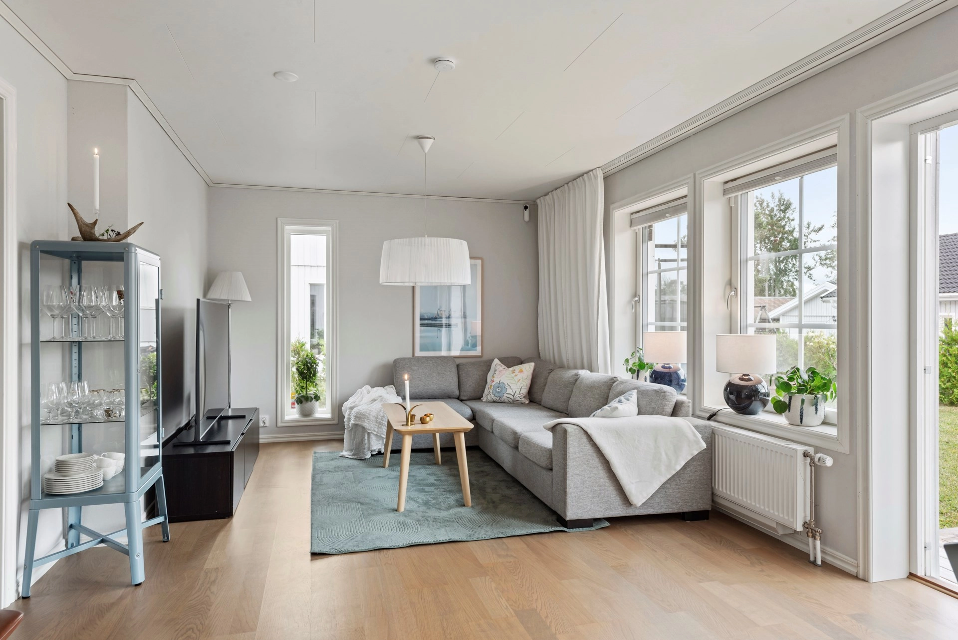 Modernt parhus i Solbacka med uteplats i väster!