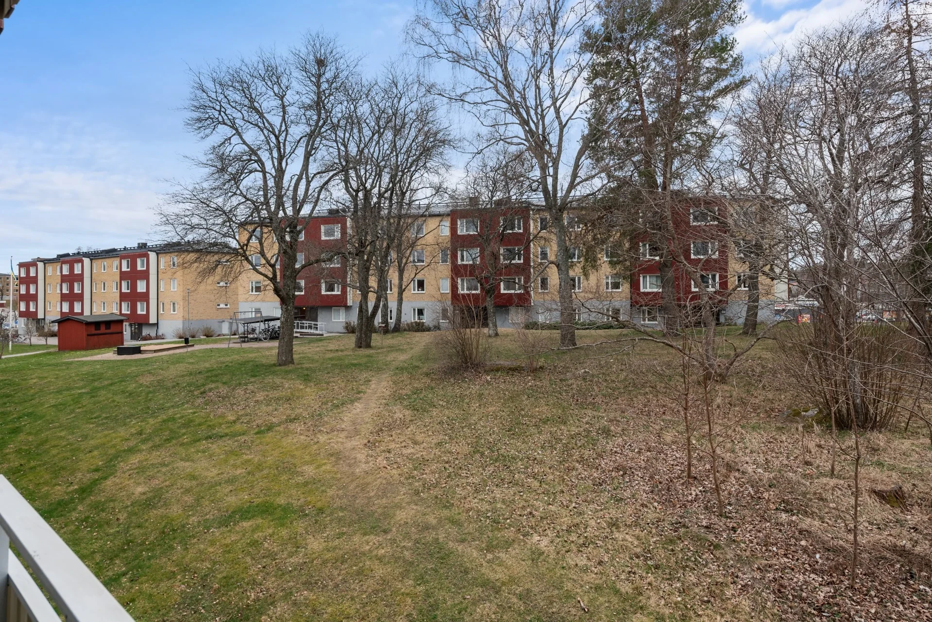 Rymlig och väldisponerad trea i populär förening