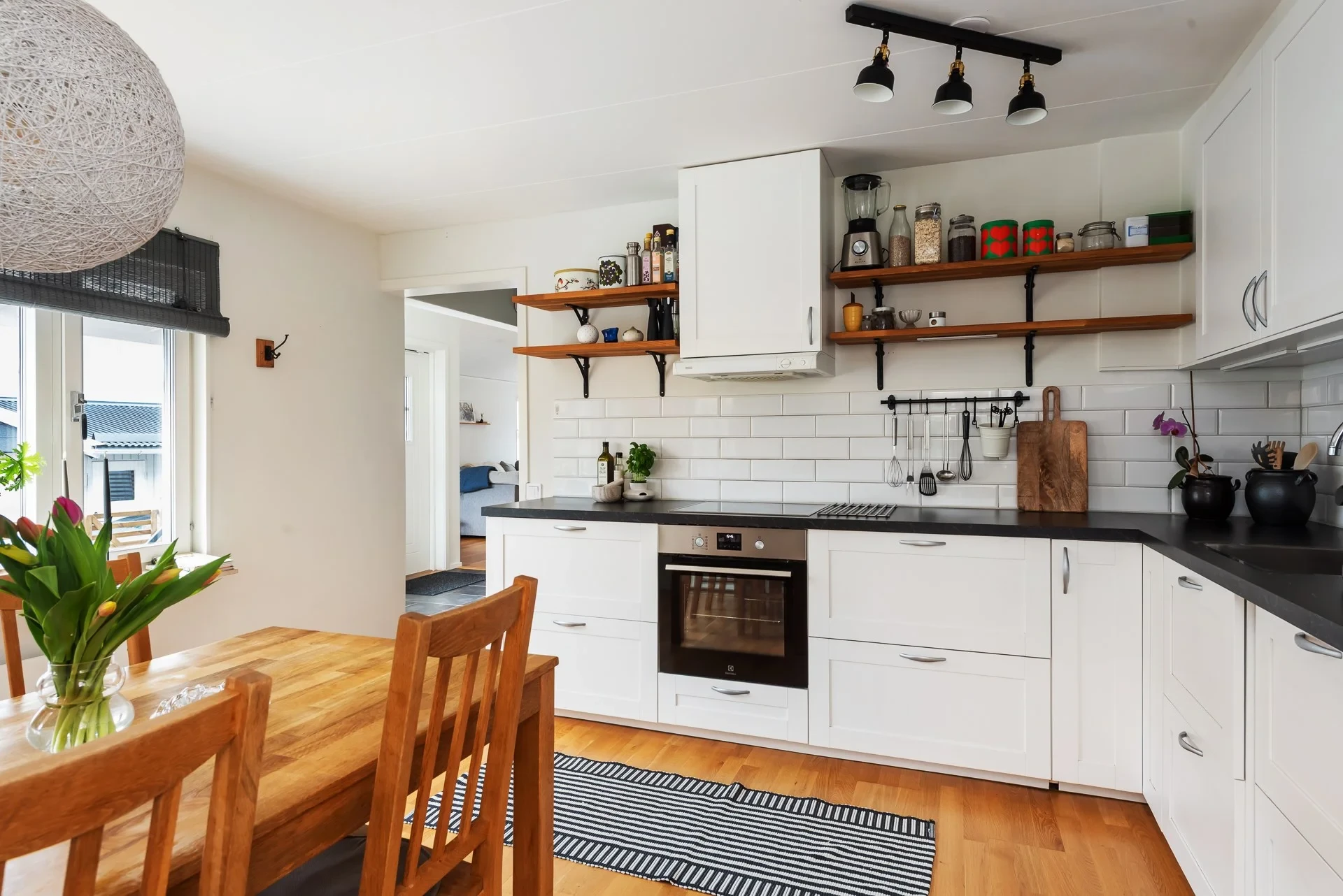 Modernt och smakfullt renoverat hus i lugnt och barnvänligt område