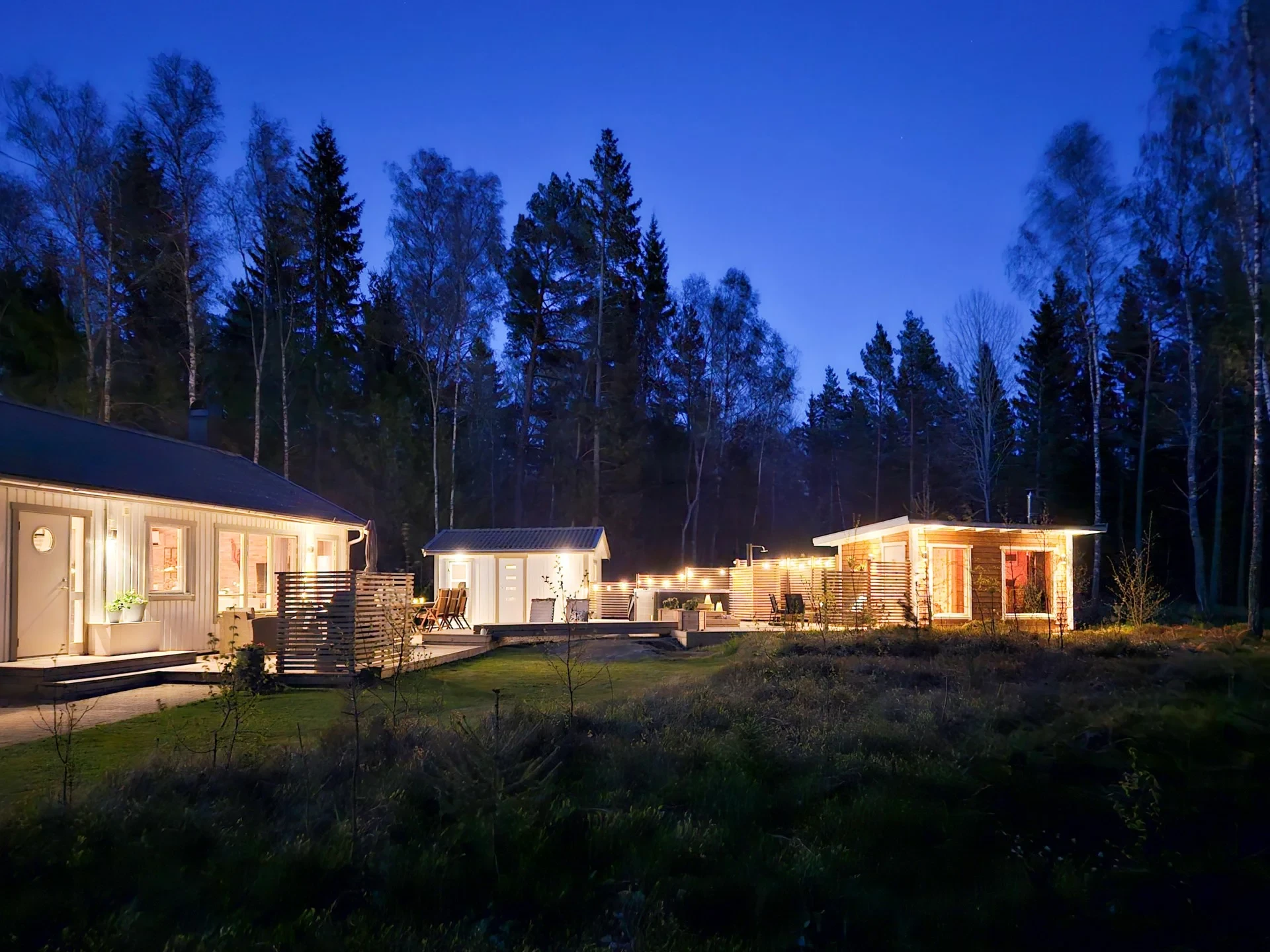 Modern enplanshus på Rådmansö med kommunalt V/A på hörntomt samt möjlighet till båtplats!