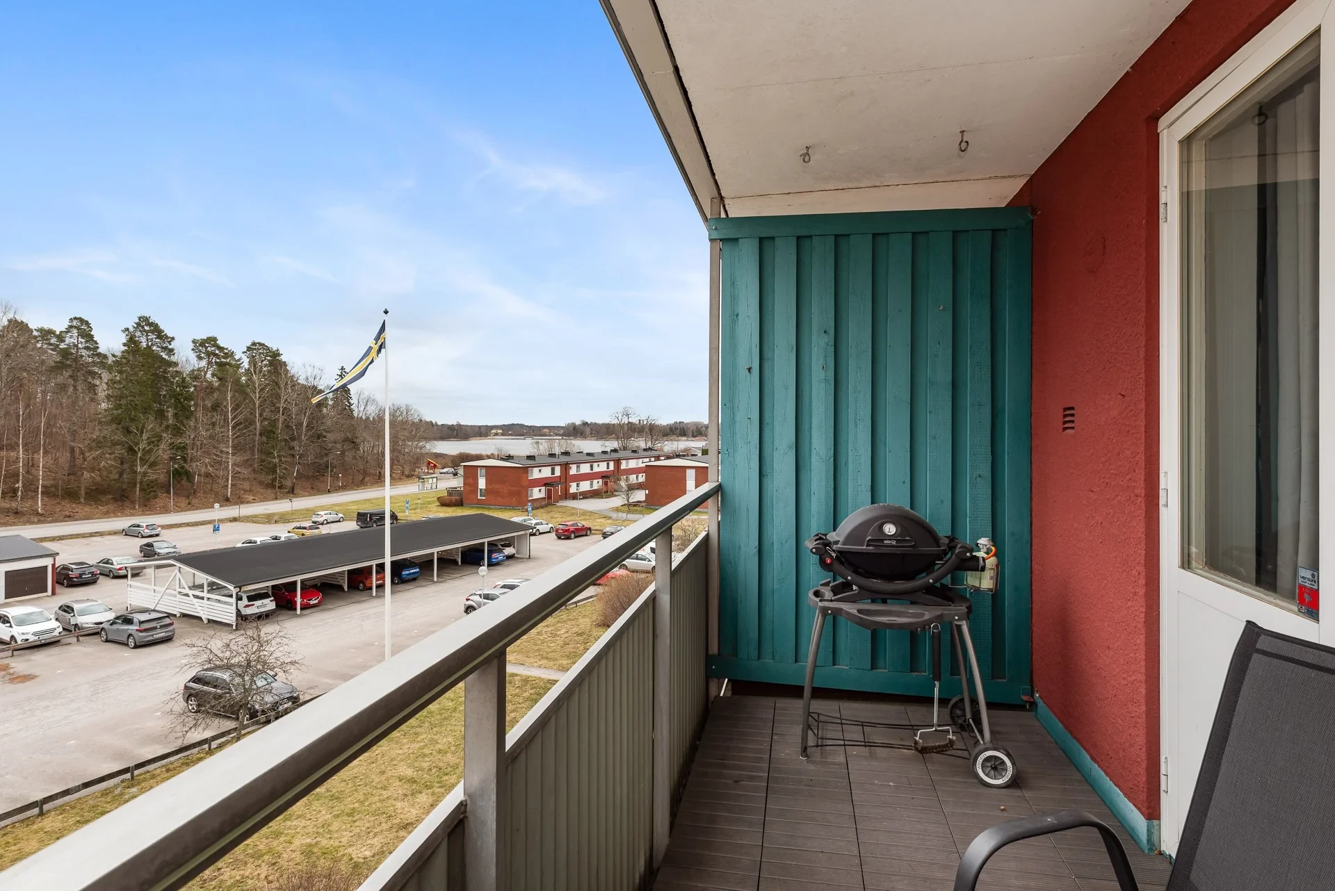 Rymlig tvåa med utsikt över Norrtäljeviken – bredband och parkering ingår