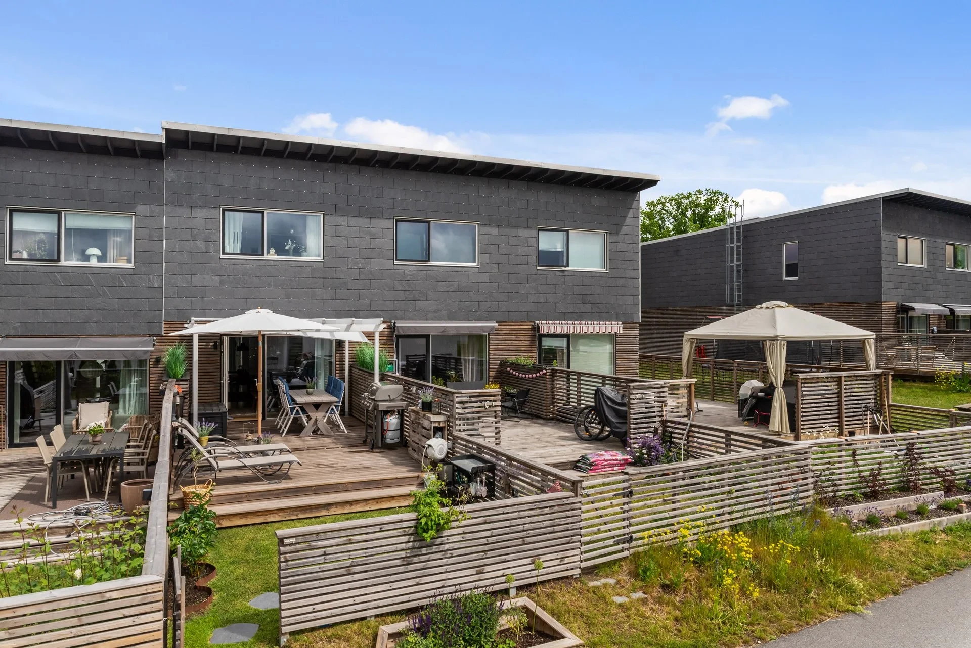 Ljust och modernt bostadsrättsradhus