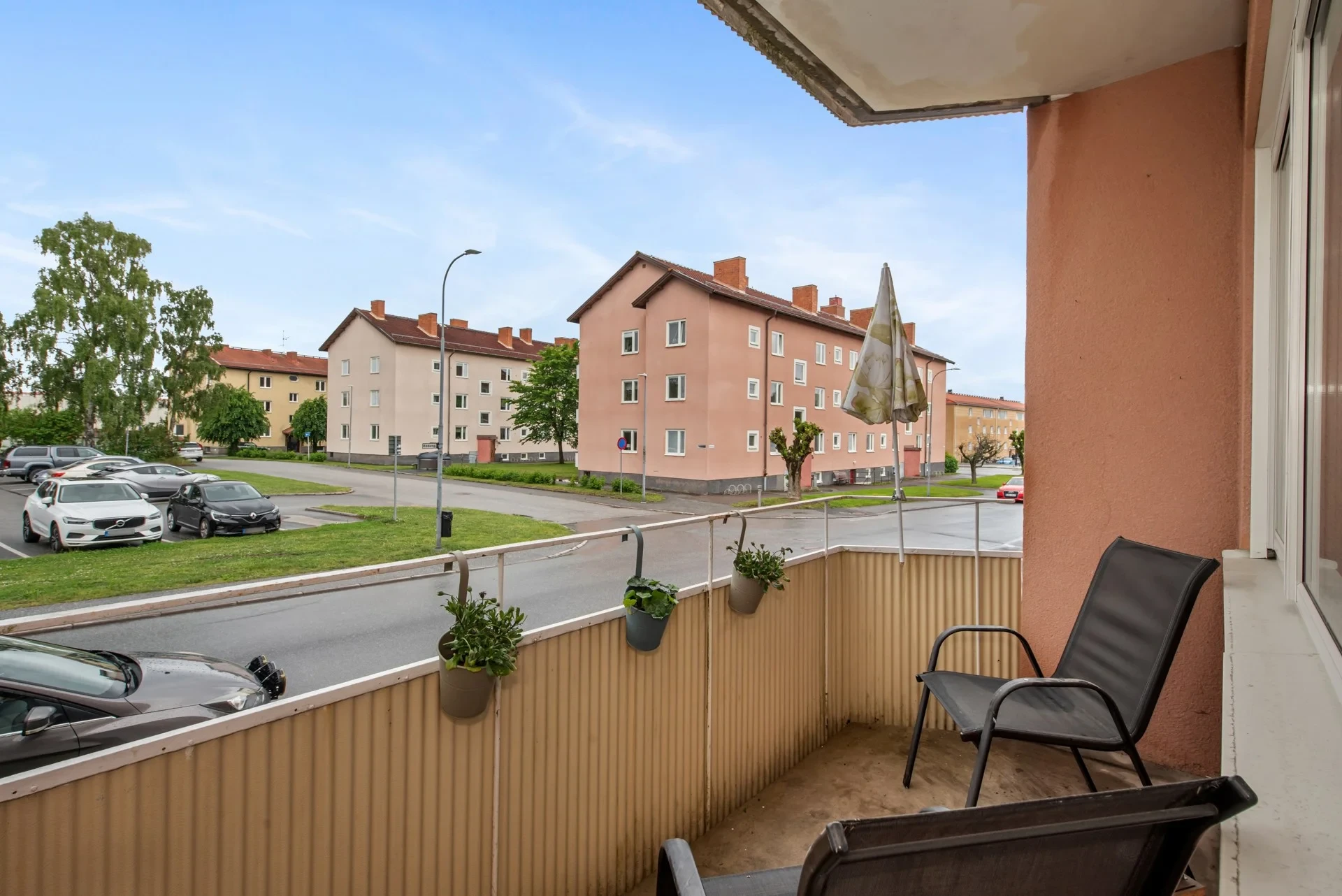 Charmig trea endast en halvtrappa upp