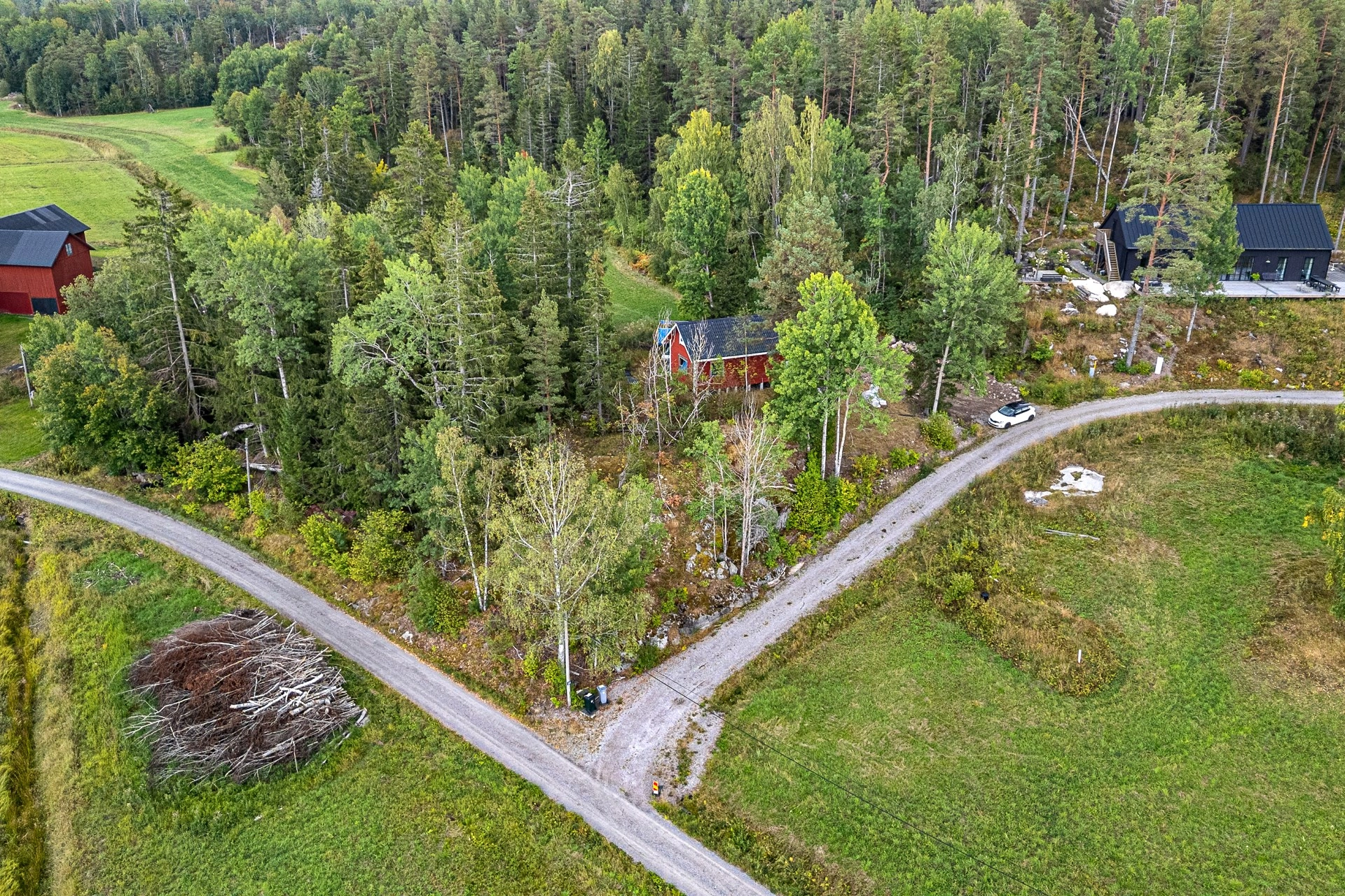 Högt belägen tomt med sjöutsikt ock skalhus!