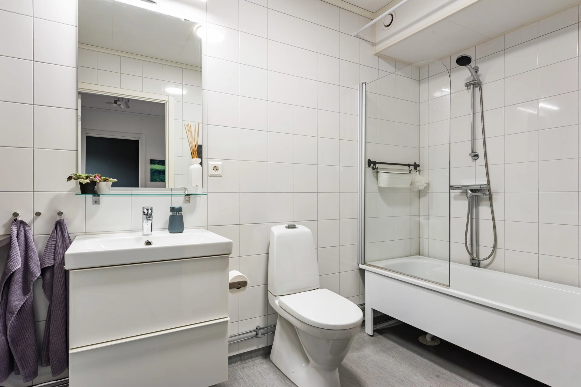 Gavelfyra på övre plan med balkong i väster