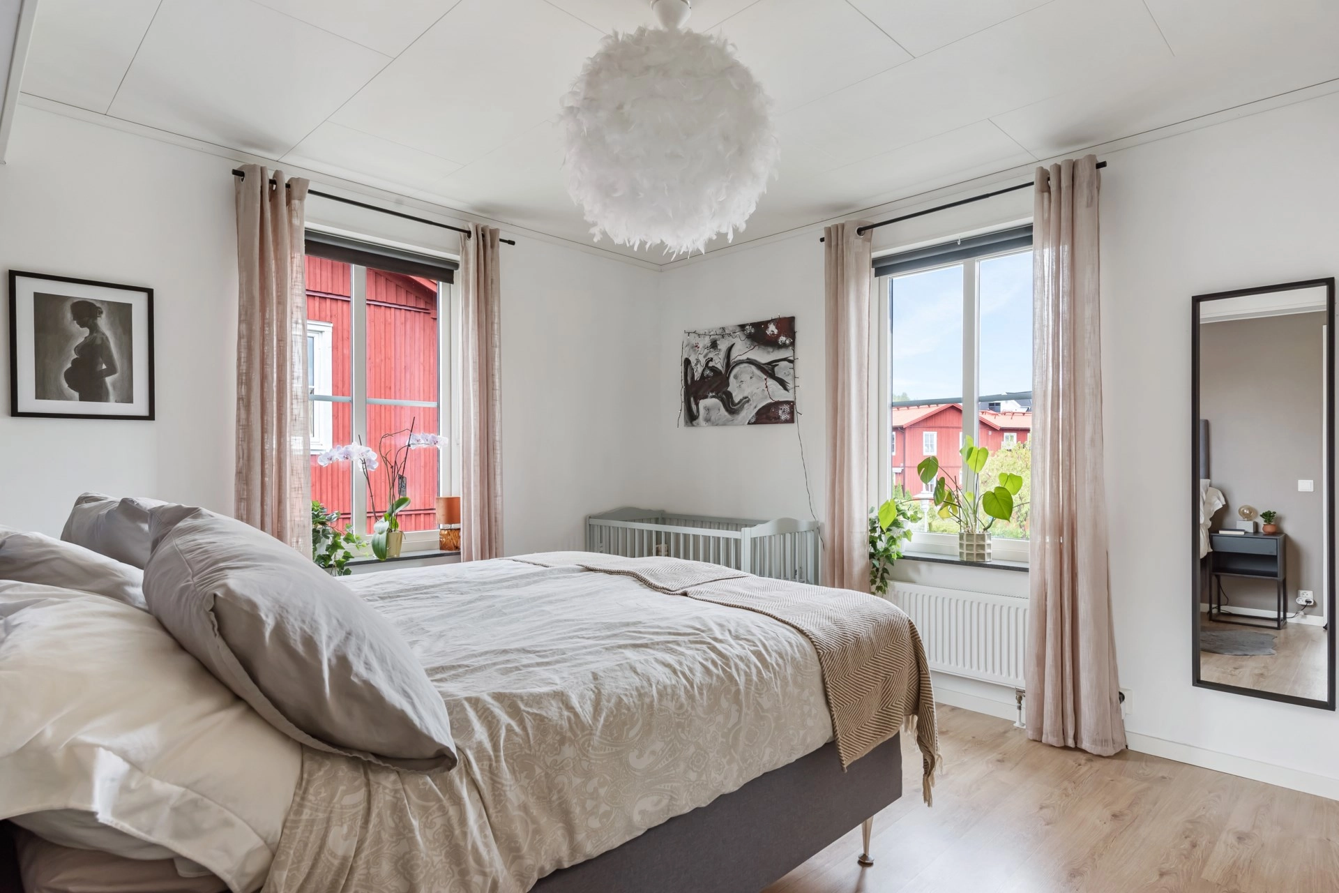 Gavelfyra på övre plan med balkong i väster