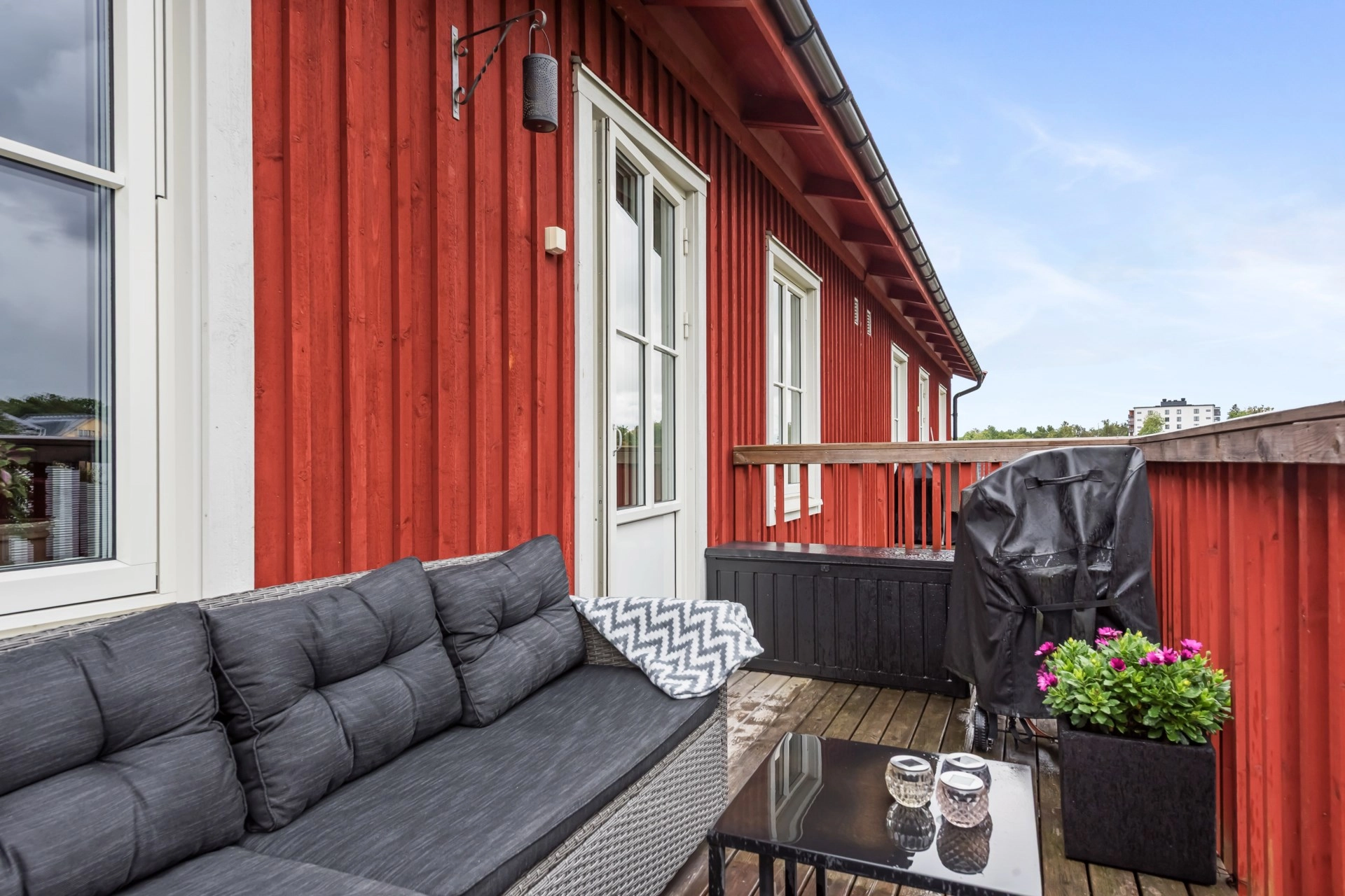 Gavelfyra på övre plan med balkong i väster