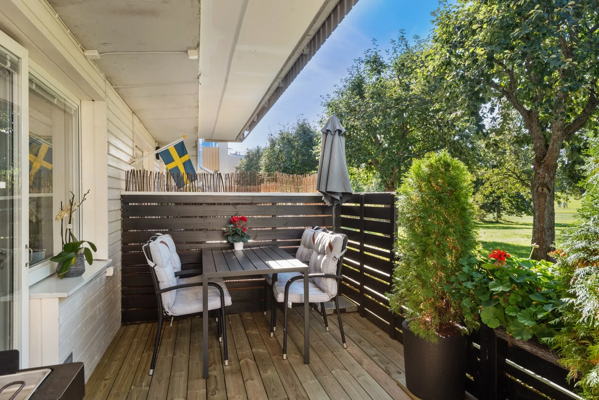 Trivsam markplanstvåa i Grind med egen uteplats i västerläge!