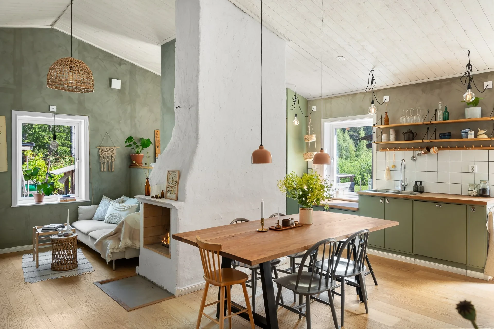 Lantlig belägen idyll i modern tappning med genomtänkta detaljer och naturen som granne!