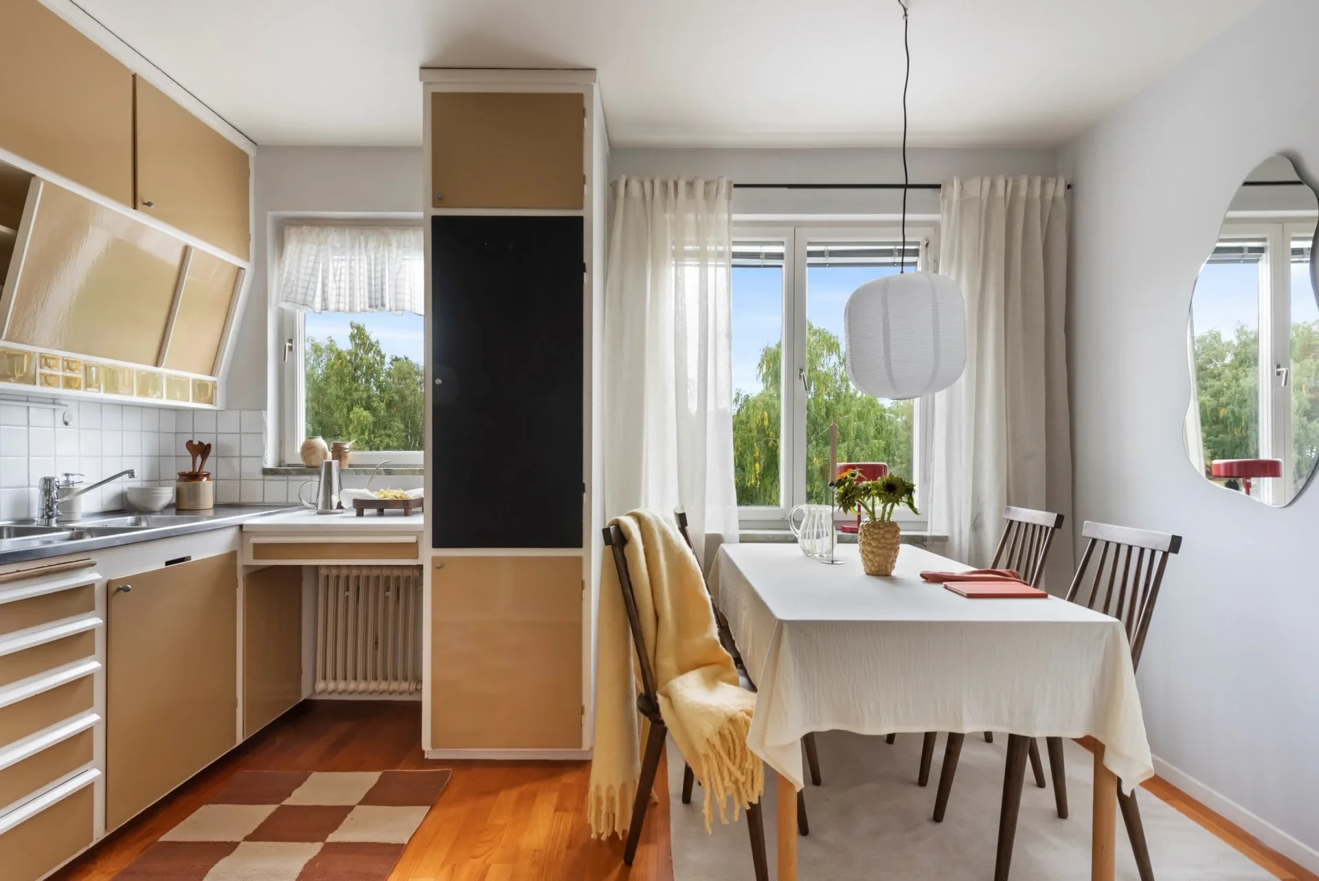 Välplanerad och charmig etta med perfekt pendlarläge