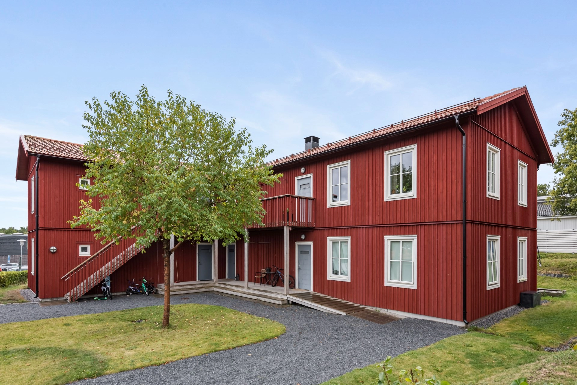 Gavelfyra på övre plan med balkong i väster